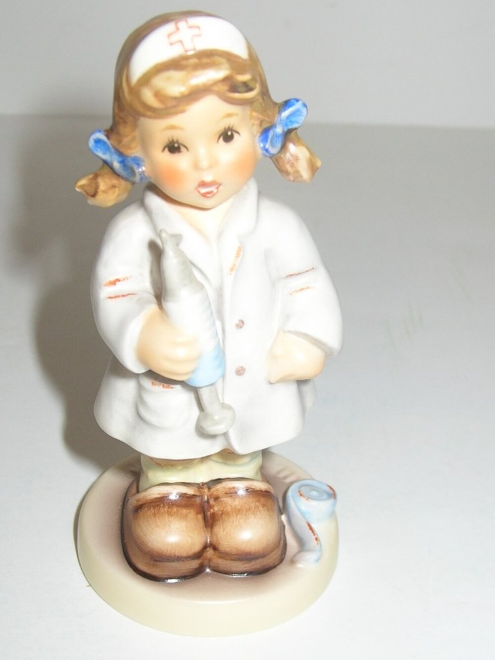 Goebel HUMMEL "COMFORT AND CARE" HUM#2075 First Issue TMK8 4.25" Tall NURSE